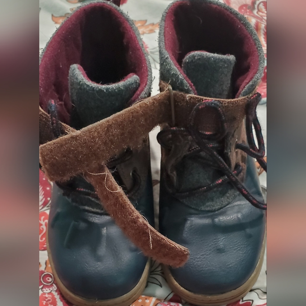 Carters brand snow boot